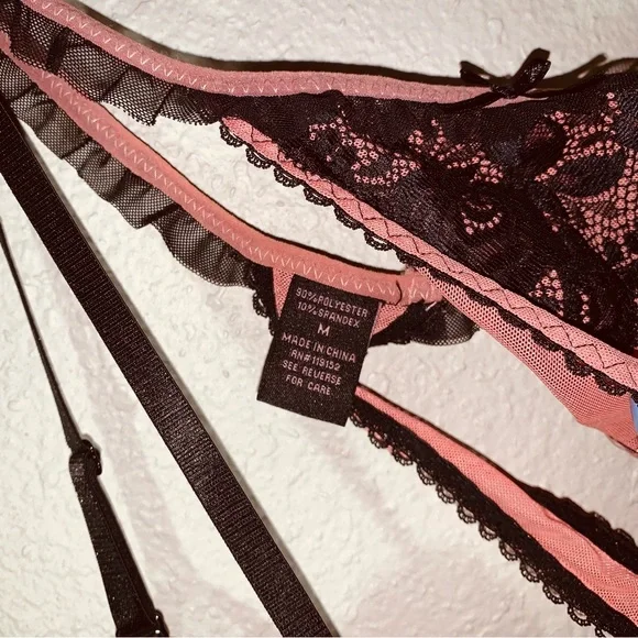 Lingerie set Sz M coral black accents lace trim reversible straps push-up bra